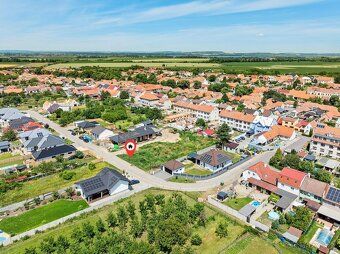 Prodej stavebního pozemku 994 m², Dolní Dunajovice.
Je také 