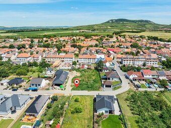 Prodej stavebního pozemku 994 m², Dolní Dunajovice.
Je také 