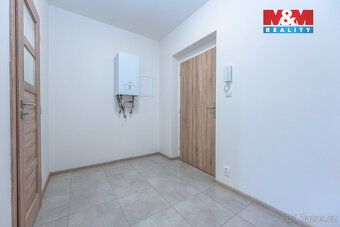 Hledáte byt, odkud je to do Prahy co by kamenem dohodil, a z