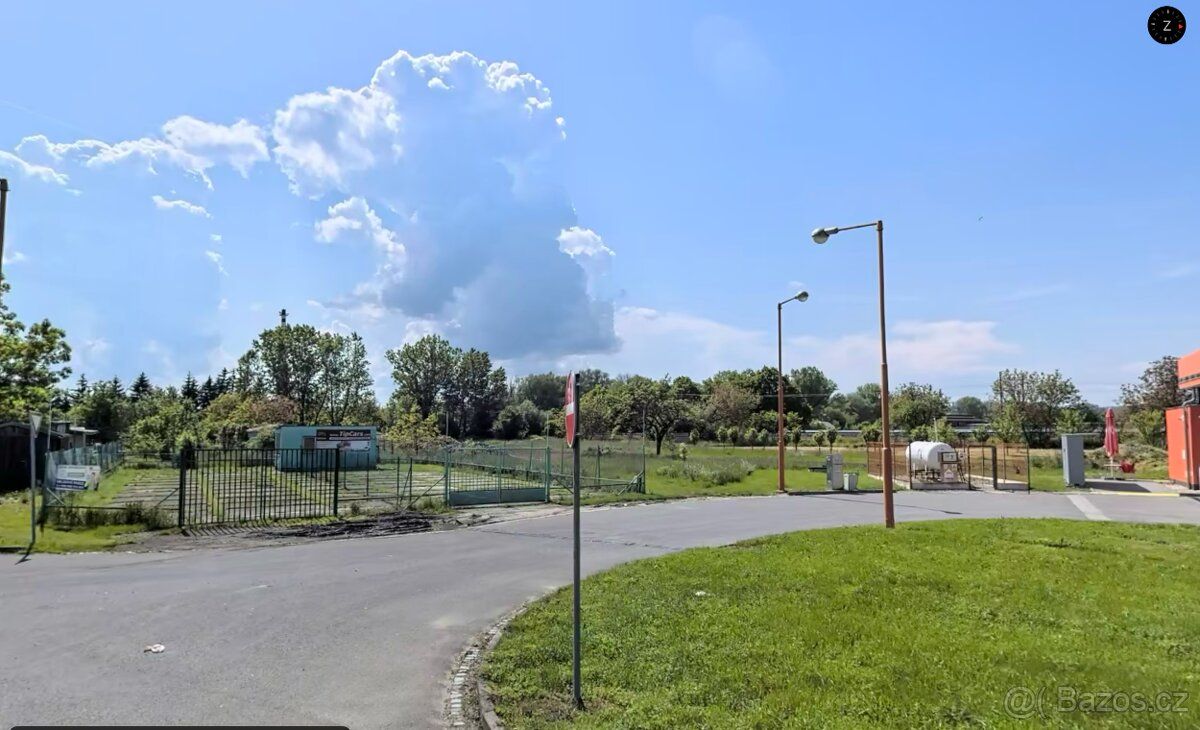 Nabízím k pronájmu
Komerční stavební pozemek o velikosti od 