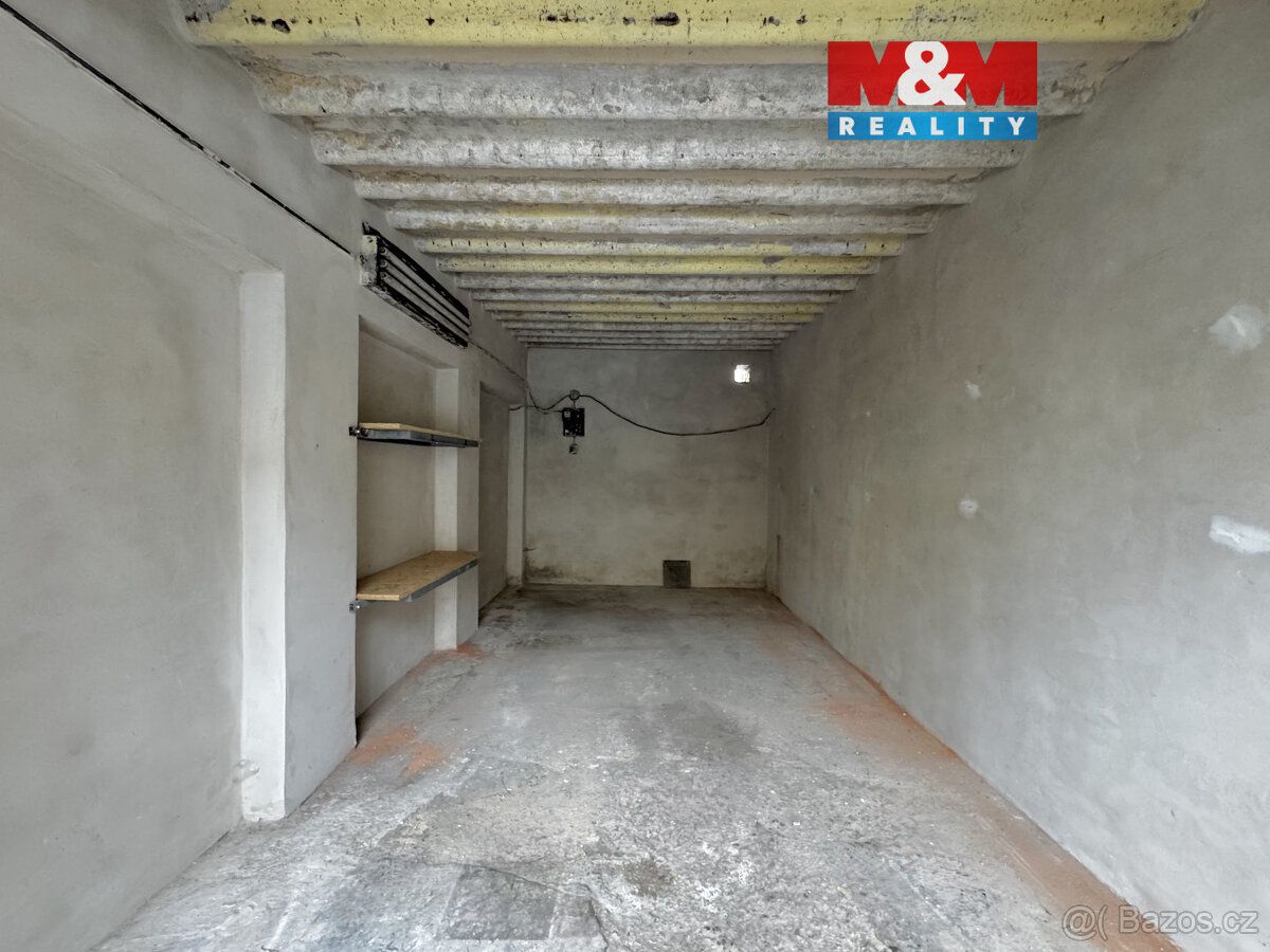 Nabízíme k pronájmu řadovou garáž v Brně-Komárově na ulici S