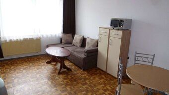 Panelový byt ve 3.patře. Pronájem čistého udržovaného bytu v