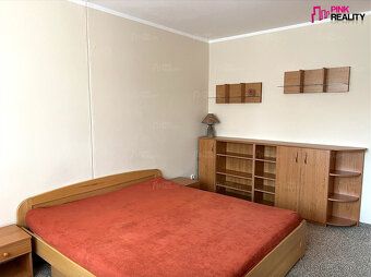 Nabízíme Vám k pronájmu kompletně vybavený byt 3+1 v centru 