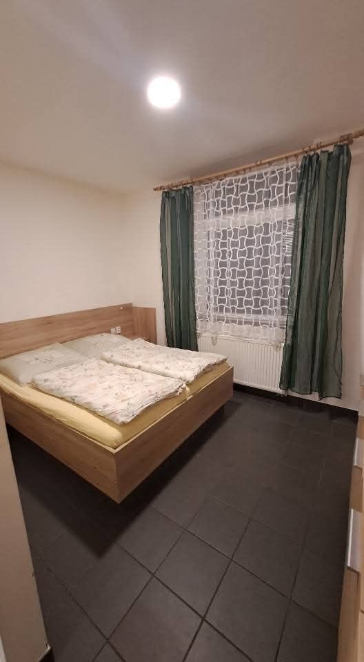 Pronájem kompletně vybaveného apartmánu o dispozici 1+kk s m