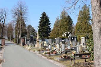 Prodám hrobové místo s vyzděnou hrobkou a pomníkem na hřbito