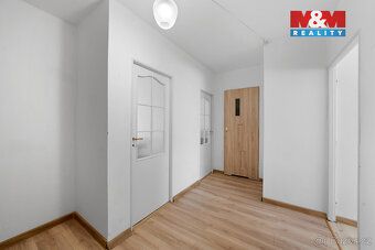 Nabízíme k prodeji prostorný družstevní byt 3+1 o užitné plo