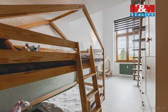 Nabízíme k prodeji originálně řešený, mezonetový byt s celko