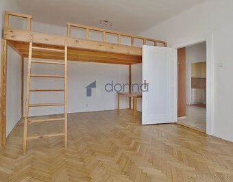Nabízíme k pronájmu příjemný, světlý byt 2+kk s balkonem, pl