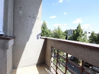 Nabízíme k pronájmu příjemný, světlý byt 2+kk s balkonem, pl