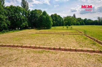 Prodej pozemku pro rybáře u Labe, Hradec Králové. Jedná se o