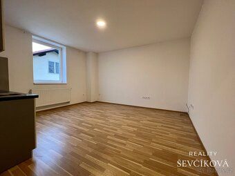 Nabízíme pronájem bytové jednotky o dispozici 1+kk, která se