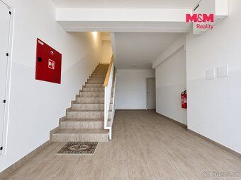Hledáte moderní rodinné bydlení na klidném místě s výbornou 