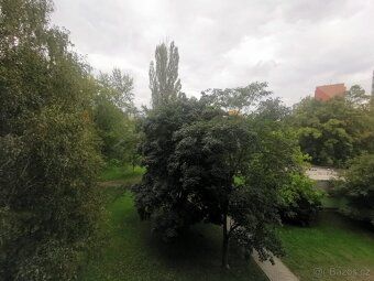 Nabízím k pronájmu prostorný byt 3+1 (52 m²) ve 3. podlaží p