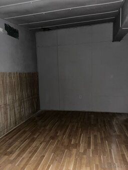 Nabízíme k prodeji komerční objekt určený k modernizaci nebo
