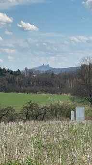 V katastrálním území Žďárek u Sychrova (okres Liberec) nabíz