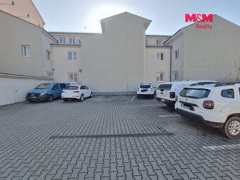 Nabízíme k pronájmu kanceláře v reprezentativním domě v samé