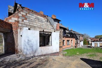Nabízíme k prodeji rozsáhlou zemědělskou usedlost s výjimečn