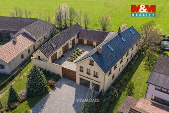 Nabízíme k prodeji rozsáhlou zemědělskou usedlost s výjimečn
