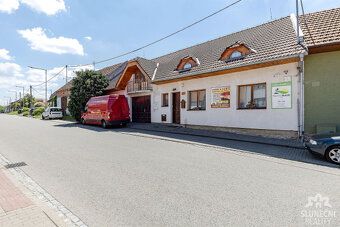 Nabízíme k pronájmu velmi prostorný a světlý byt v městě Hlu