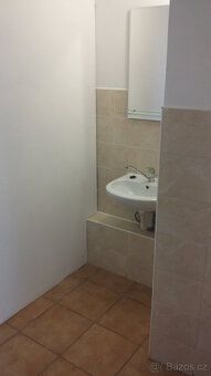 Pronájem cihlového přízemního bytu o dispozici 2+kk a výměře
