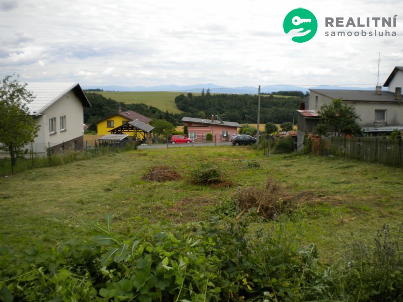 Prodám stavební pozemek v centru obce Slatina, obdélníkového