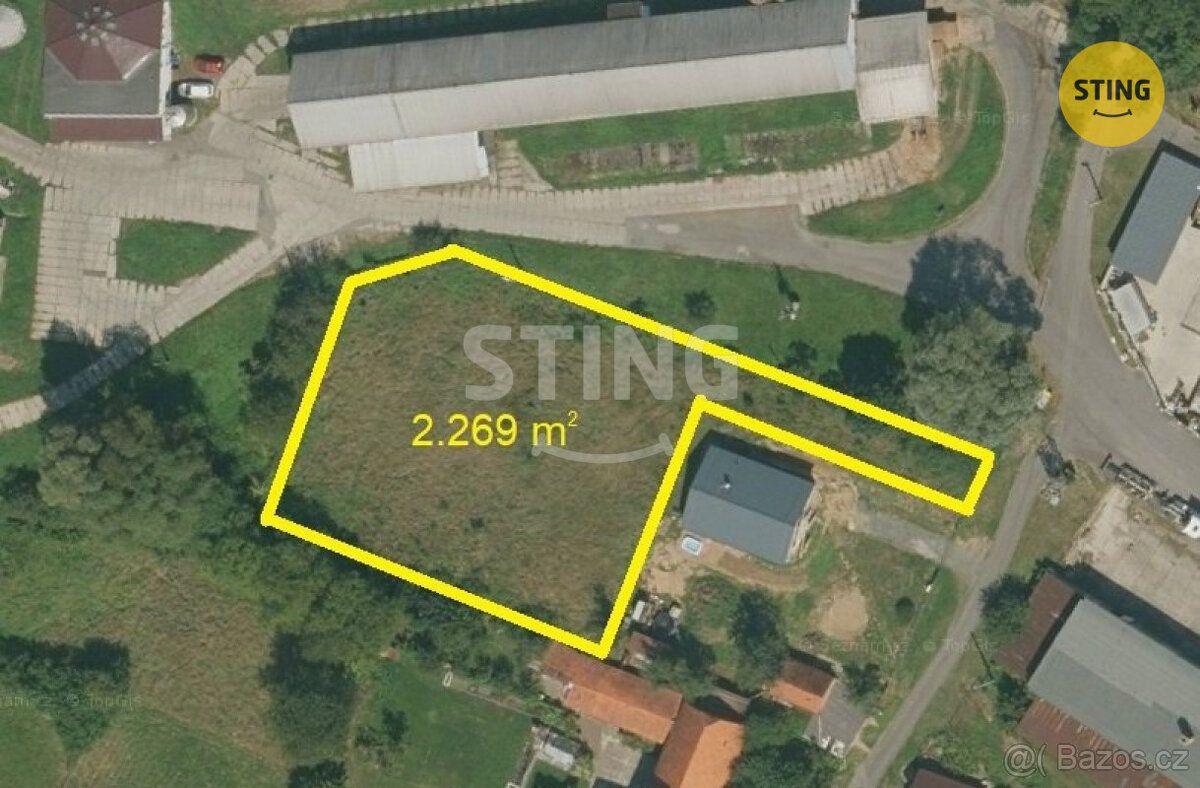 Nabízíme k prodeji stavební parcelu o výměře 2 269 m² v obci