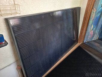 Dobrý den .Prodám solární panely 370 W bové nepoužité.3 kusy
