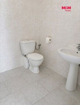 Pronájem atraktivních obchodních prostor 350 m² s výlohami v