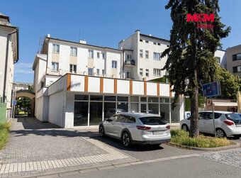 Pronájem atraktivních obchodních prostor 350 m² s výlohami v