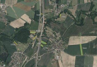 V katastrálních územích Sedlečko u Soběslavě a Zvěrotice nab