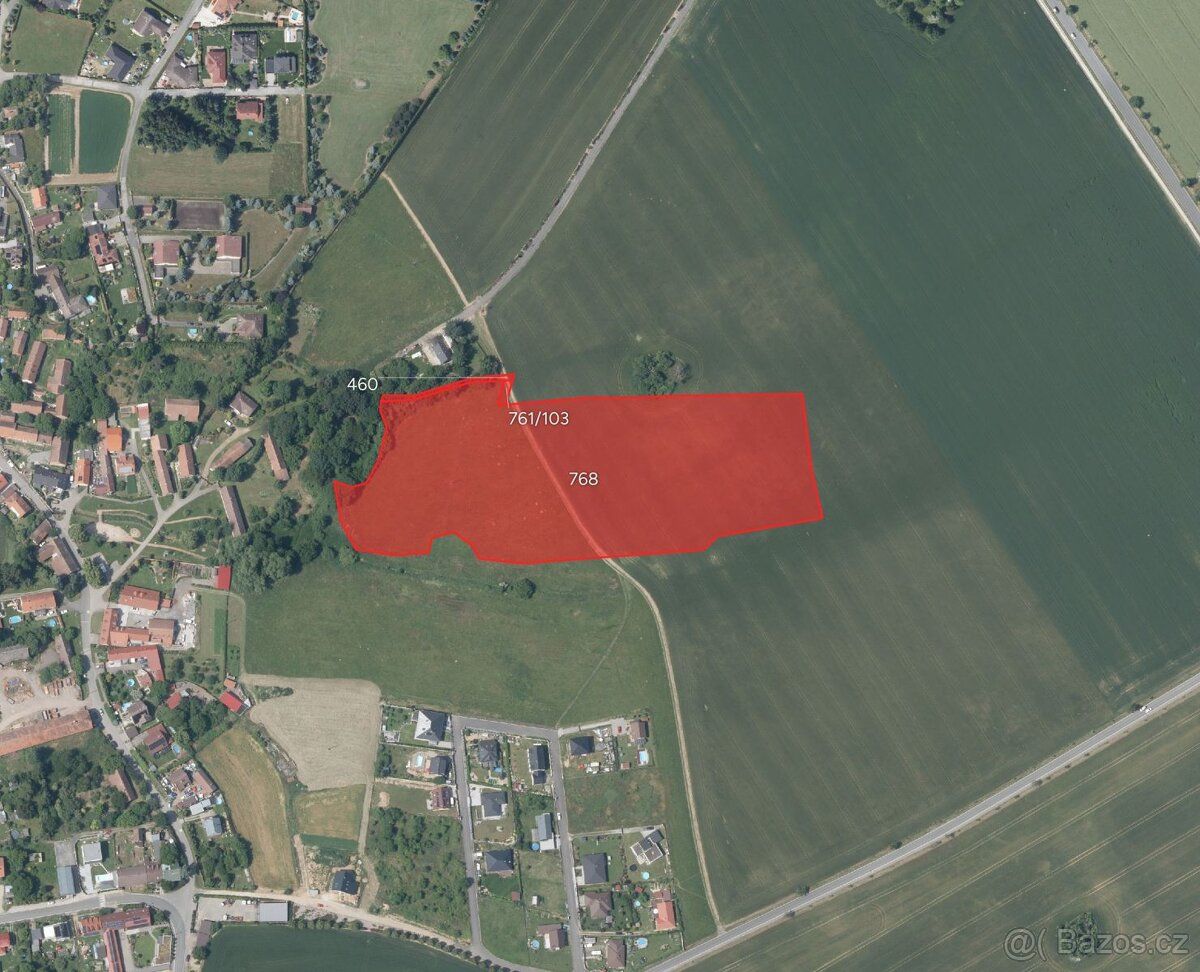 V katastrálním území Sulice nabízím k prodeji soubor zeměděl