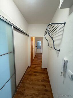 Nabízíme k prodeji prostorný a světlý byt 3+1 s balkonem v ž