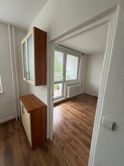 Nabízíme k prodeji prostorný a světlý byt 3+1 s balkonem v ž
