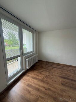 Nabízíme k prodeji prostorný a světlý byt 3+1 s balkonem v ž