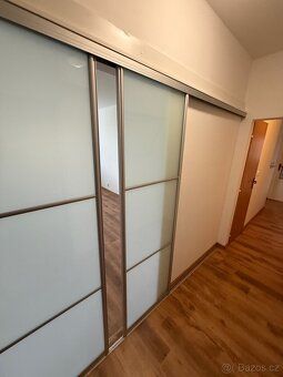 Nabízíme k prodeji prostorný a světlý byt 3+1 s balkonem v ž