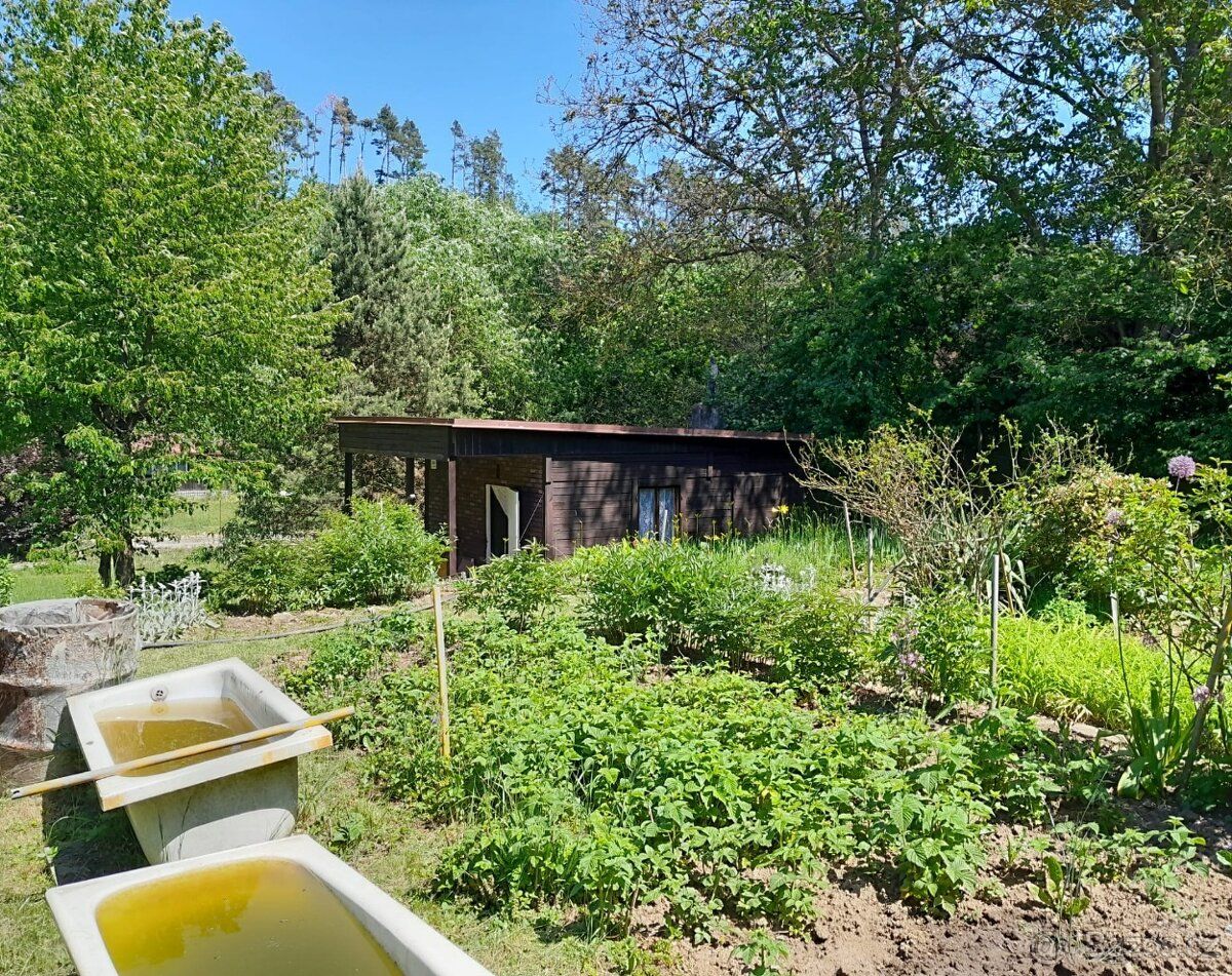 Prodej podsklepené chaty v Brně-Jehnicích. Zast. pl. 27 m 2 