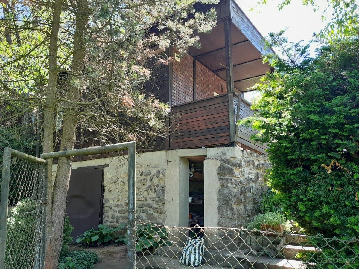 Prodej podsklepené chaty v Brně-Jehnicích. Zast. pl. 27 m 2 