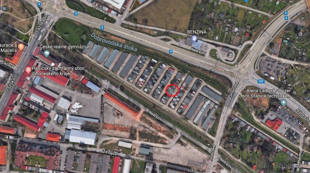 Pronajmu garáž o velikosti cca 16m² ležící v širším centru Č