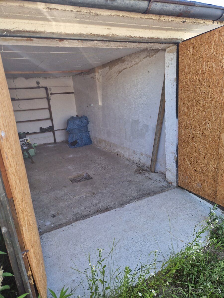 Pronajmu garáž o velikosti cca 16m² ležící v širším centru Č