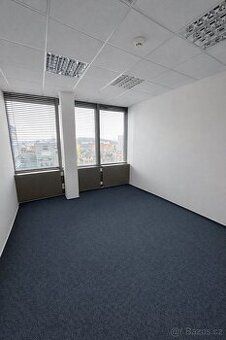K pronájmu kancelář o velikosti 15 m² v 5. patře administrat