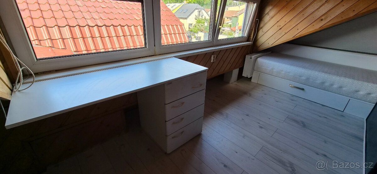 Pronajmu menší pokoj pro jednoho v podkroví po kompletní rek