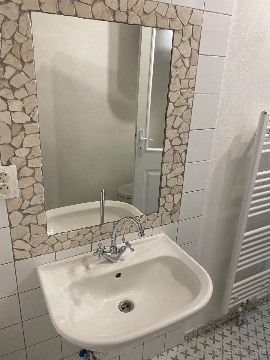 Garsonka 32m2 ve zrekonstruovaném statku, múže být s vybaven