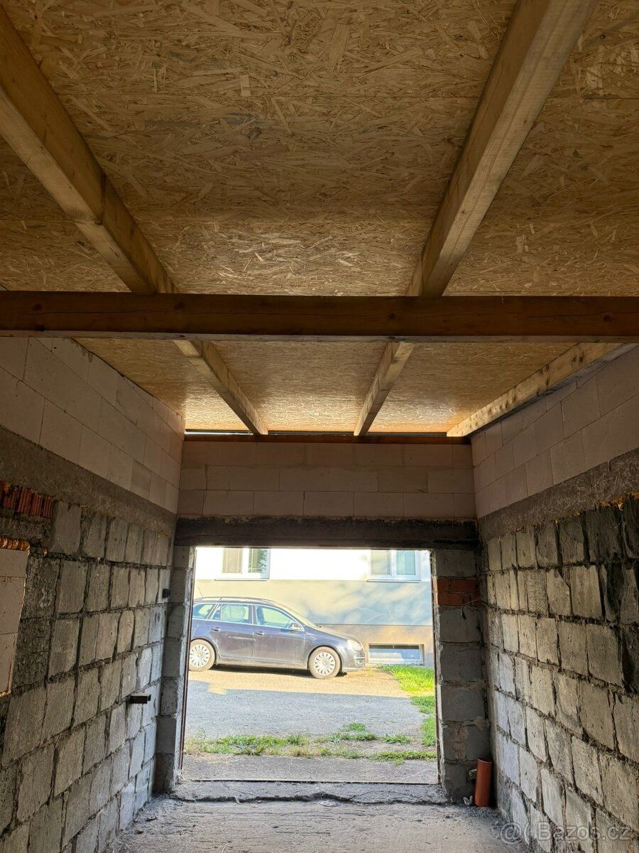 Nabízím k prodeji garáž 19,5m2. Garáž je sucha s novou s stř