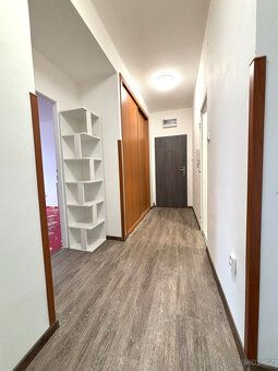 K dlouhodobému podnájmu nabízíme příjemný byt o dispozici 3+