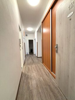 K dlouhodobému podnájmu nabízíme příjemný byt o dispozici 3+