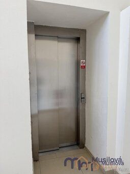 V zastoupení majitele vám nabízím k pronájmu byt č. 12 o dis