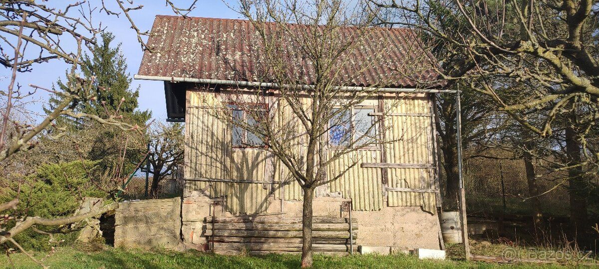 Prodam zahradu 840 m2 s podsklepenou zahradní chatou s přidě