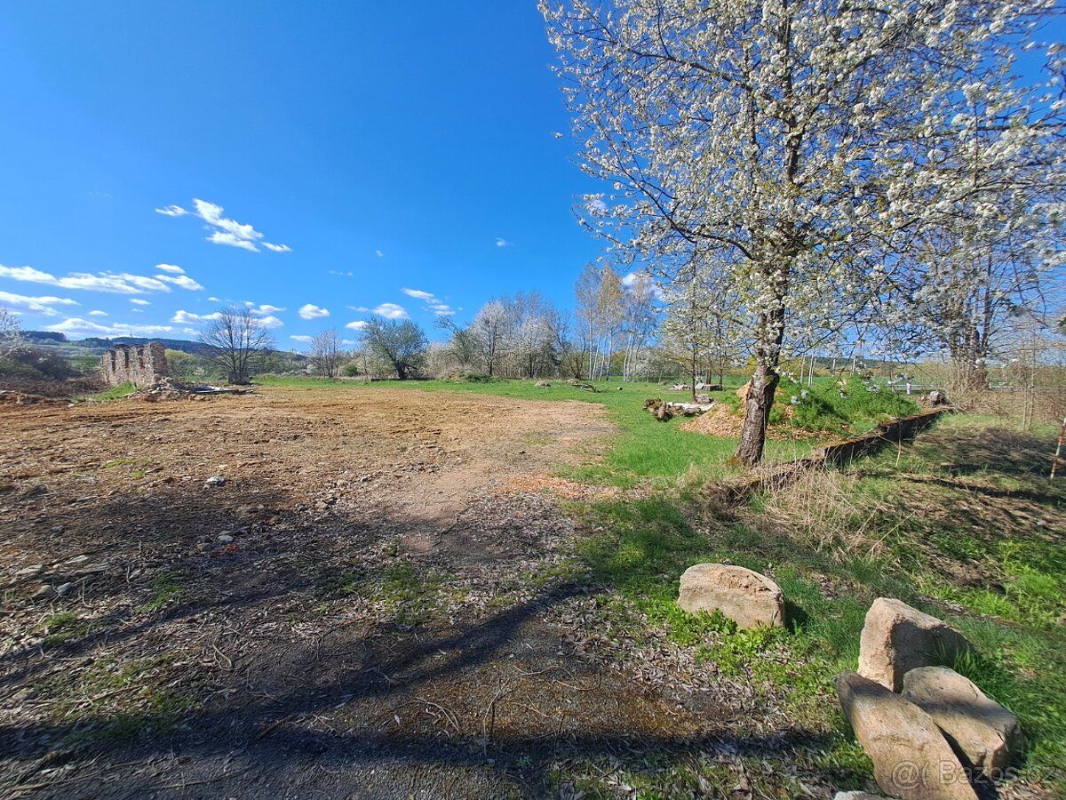 Nabízím k prodeji stavební parcelu-pozemek o rozloze 3380m² 