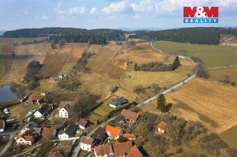 Nabízíme Vám pozemek na velmi klidném místě s výhledem do ze