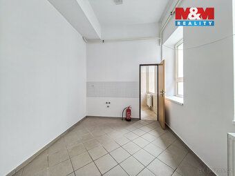 Nabízíme k pronájmu dvoupodlažní obchodní prostory v centru 